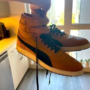 Yellow & black PUMA size 12 NEVER WORN
